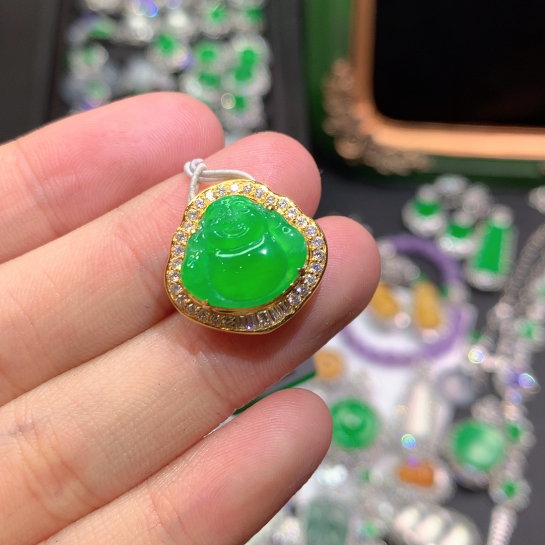 翡翠18K金镶嵌颈饰翡翠