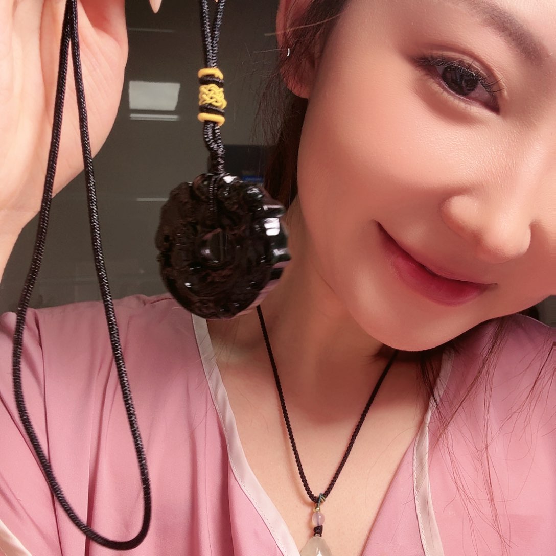 蛇纹石玉颈饰未镶嵌龙扣