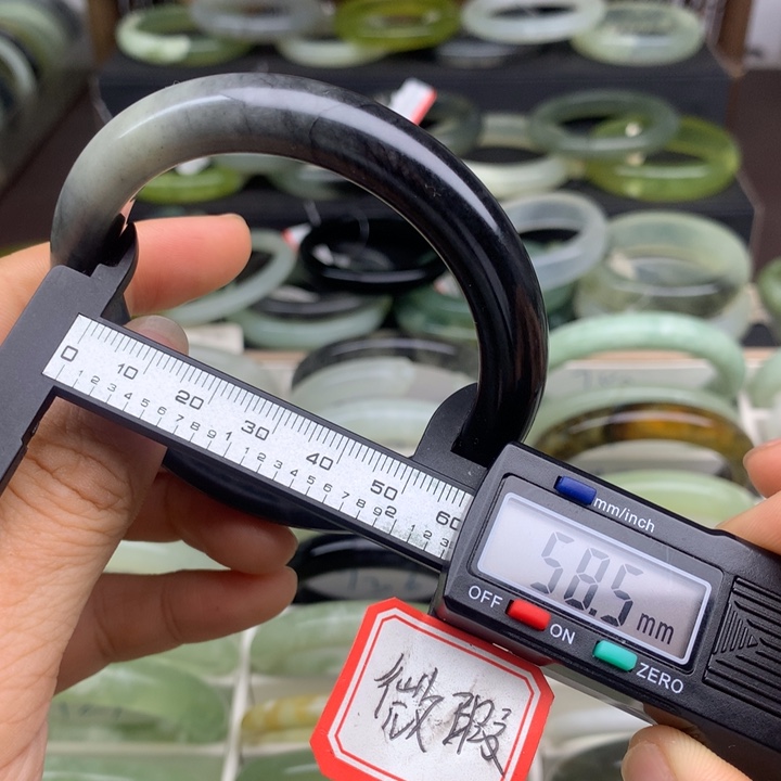 蛇纹石玉未镶嵌手镯732