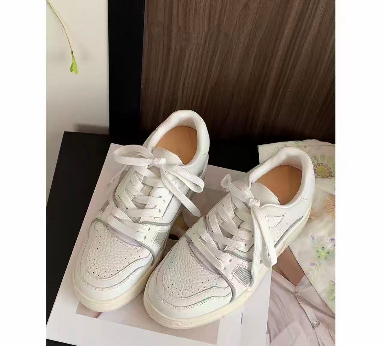 白水泥气质时尚百搭休闲鞋女