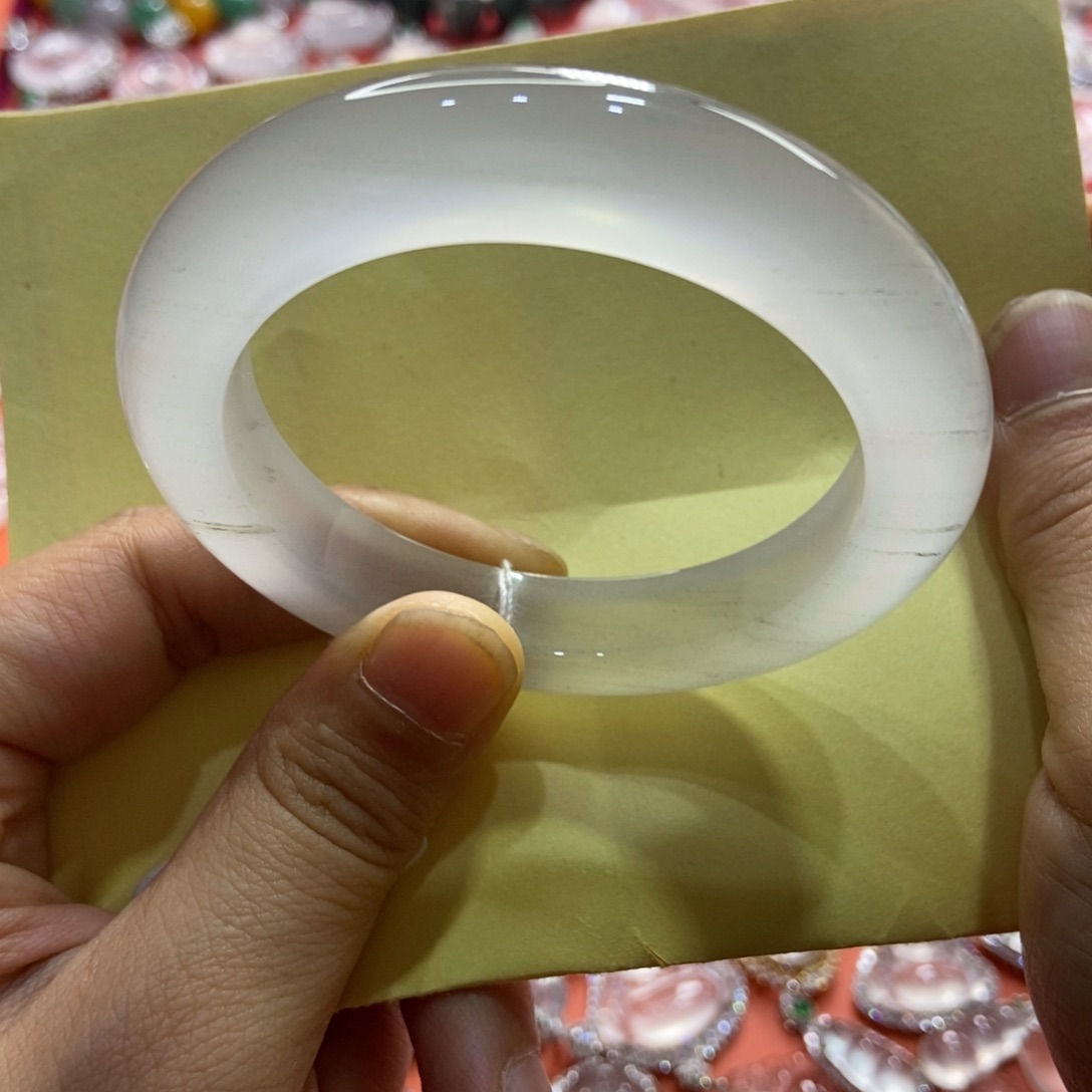 颈饰未镶嵌石英质玉