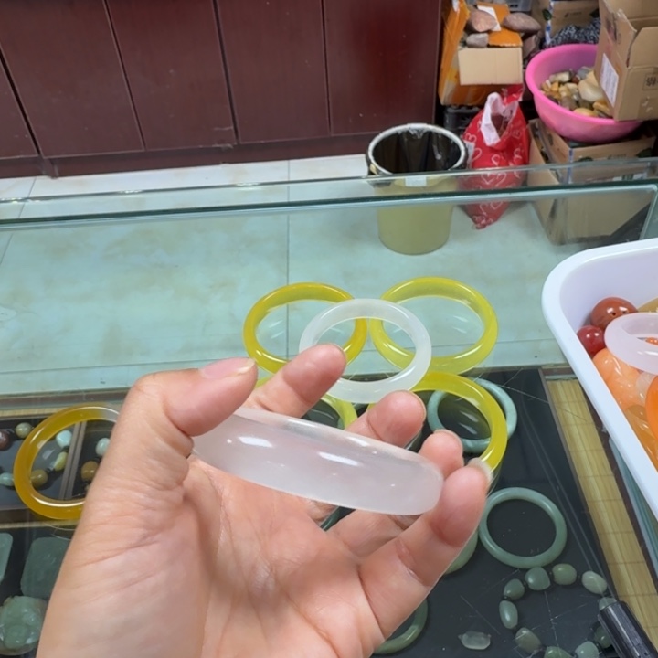 A***X石英质玉（金丝玉）未镶嵌颈饰