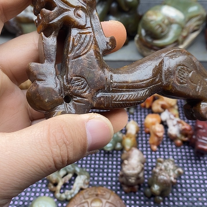 未镶嵌蛇纹石玉颈饰