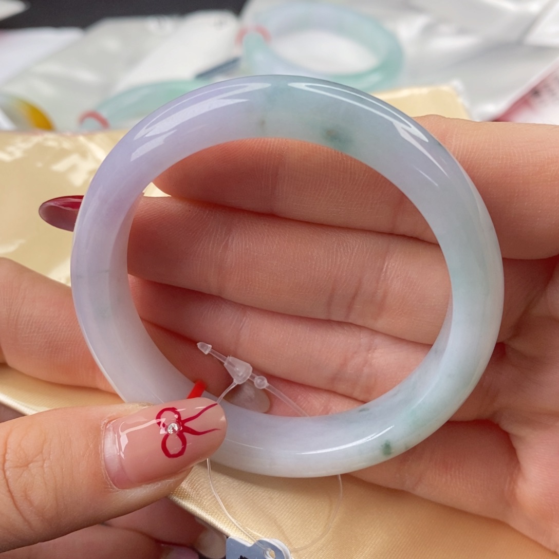 翡翠手镯未镶嵌52圈口