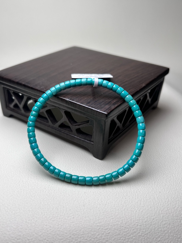 湖北竹山绿松石原矿无泡油无科技绿色精工直切手串4mm