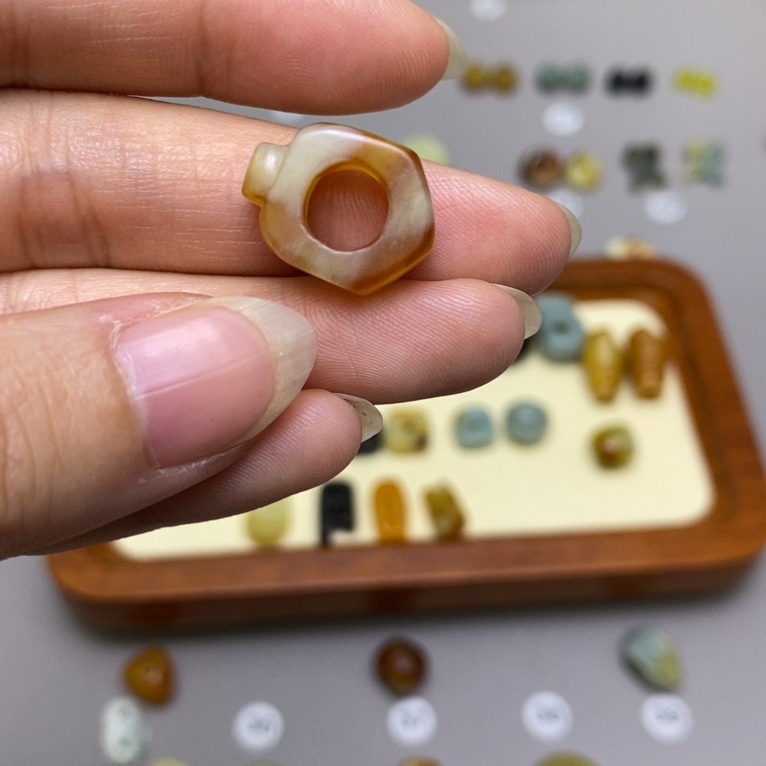 芬***织蛇纹石玉未镶嵌配饰