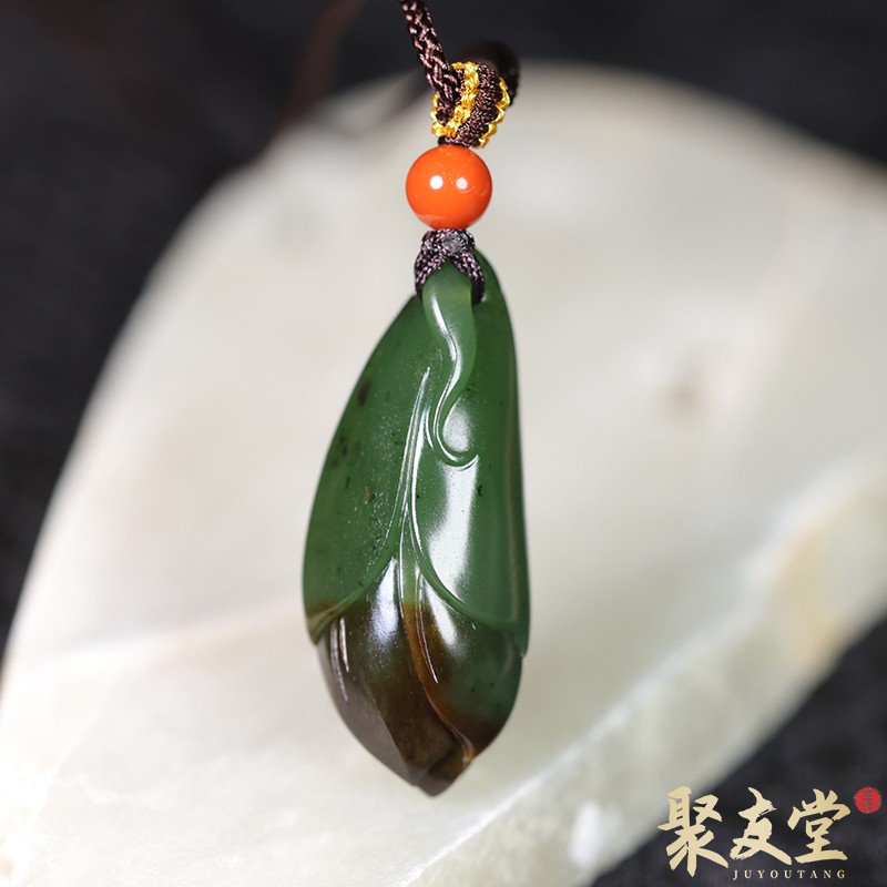 聚友堂王伟玉雕6.9克新疆和田玉籽料碧玉沁色苏工玉兰花挂件玉坠