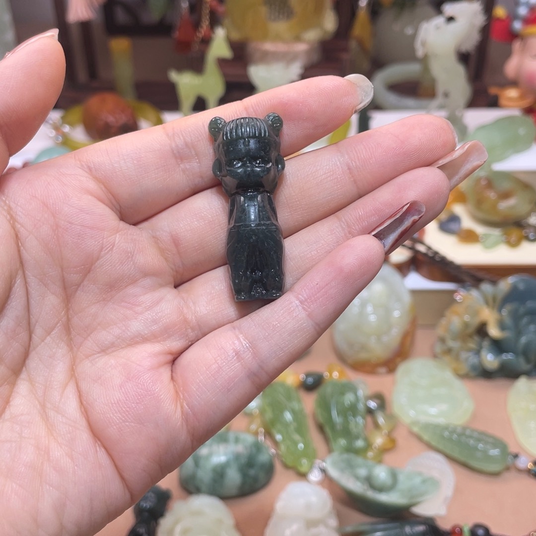 蛇纹石玉颈饰未镶嵌