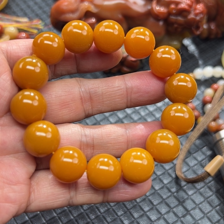 石英质玉（黄龙玉）颈饰未镶嵌