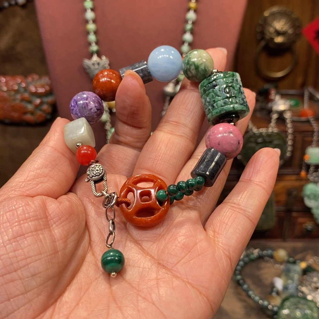 翡翠吊坠(赠链)未镶嵌