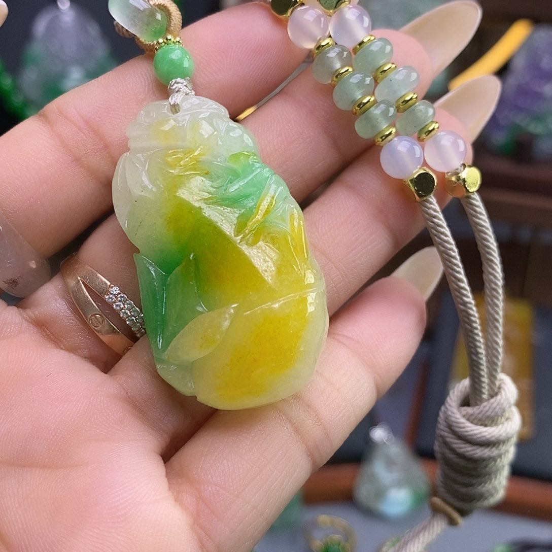 吊坠(赠链)未镶嵌翡翠