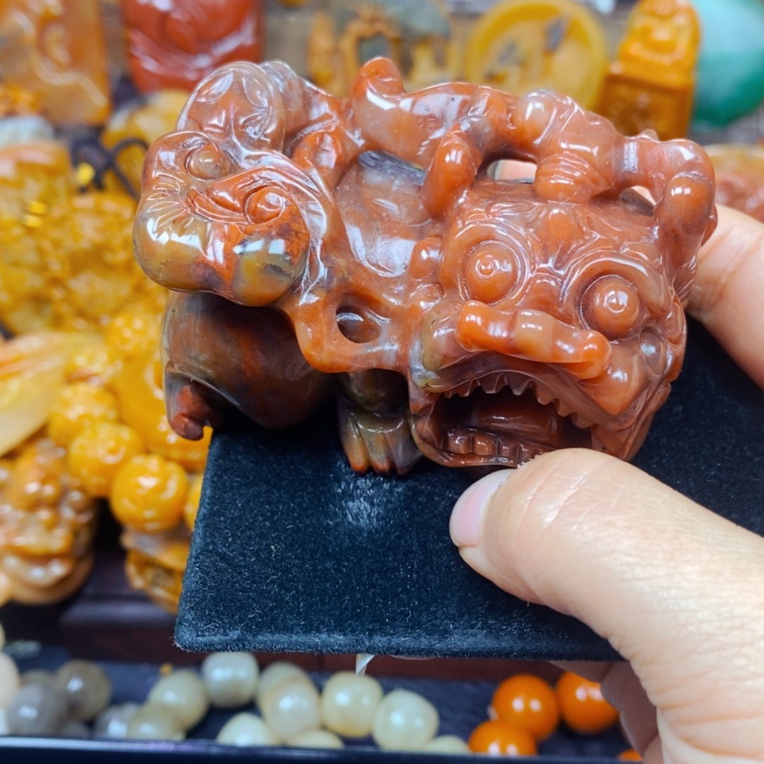 石英质玉（黄龙玉）未镶嵌颈饰