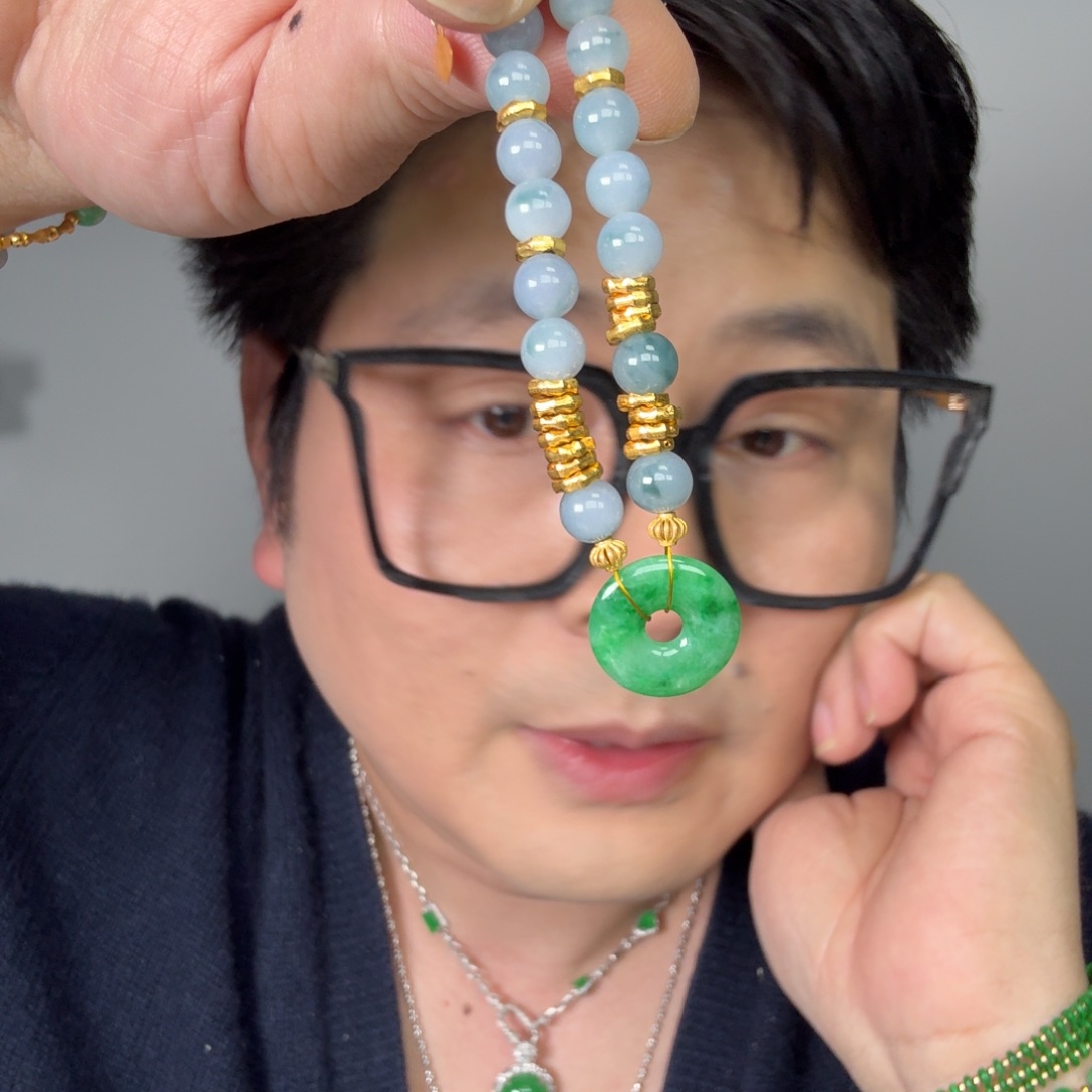 暖***暖翡翠18K金镶嵌颈饰一件