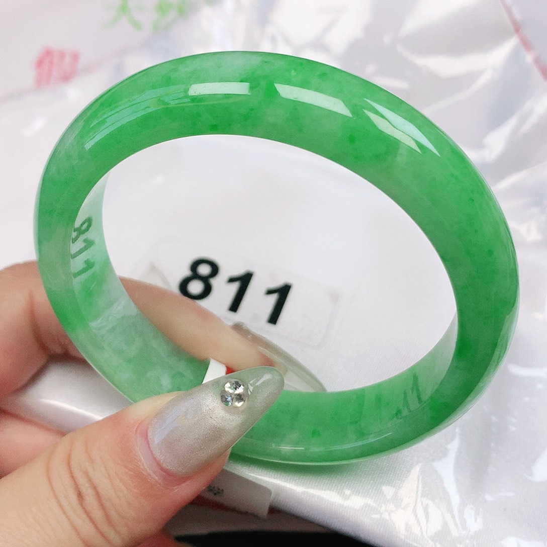 翡翠手镯未镶嵌抖音811
