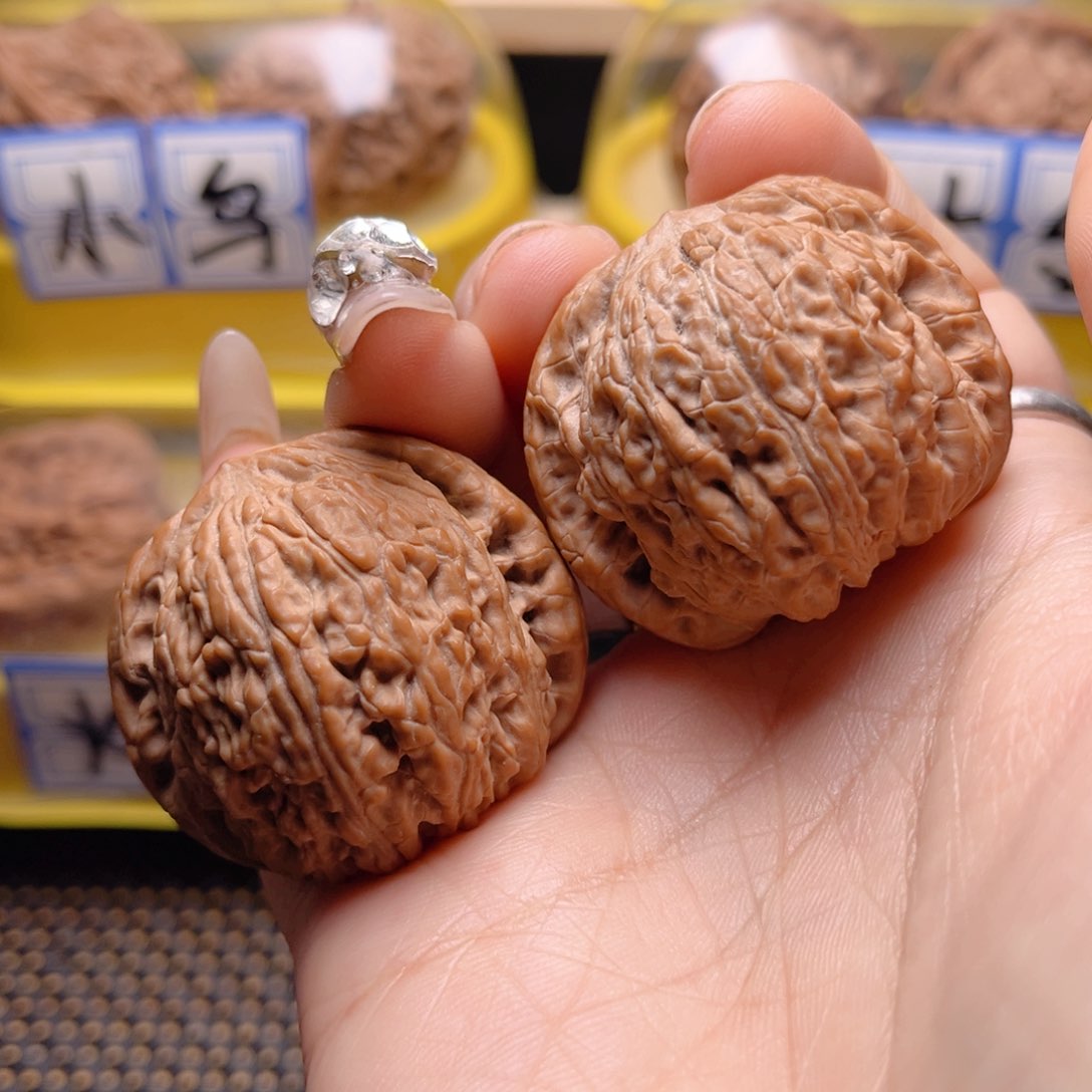 文玩核桃把件泥鳅背