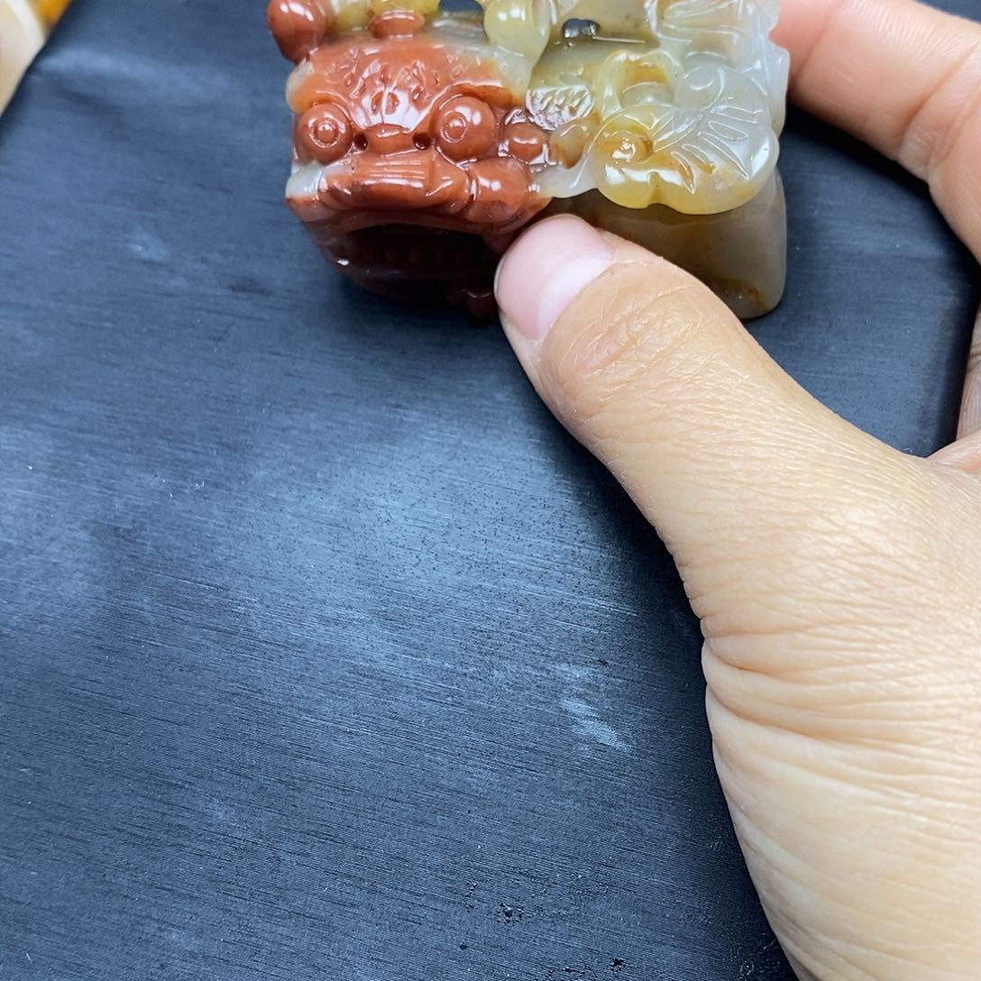 石英质玉（黄龙玉）颈饰未镶嵌