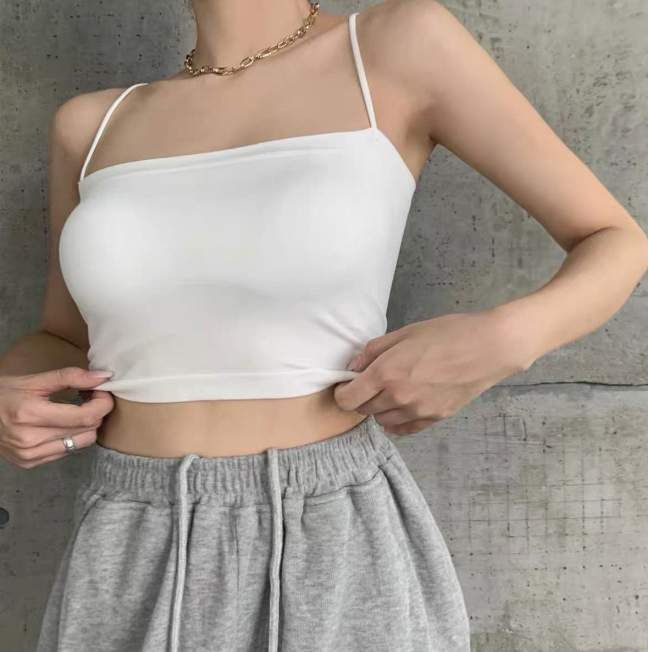 【谧衬】纯色吊带背心女带固定胸垫外穿上衣无钢圈打底长款抹百搭