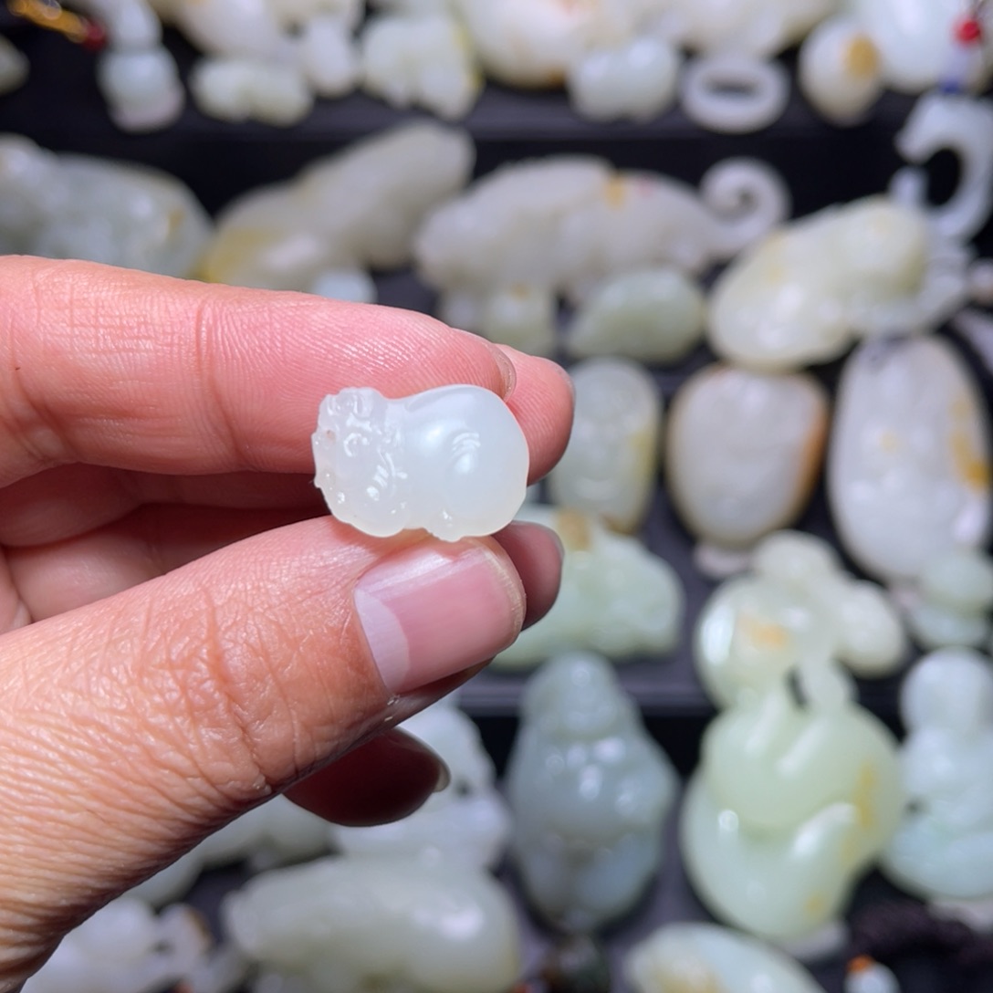 和田玉颈饰未镶嵌