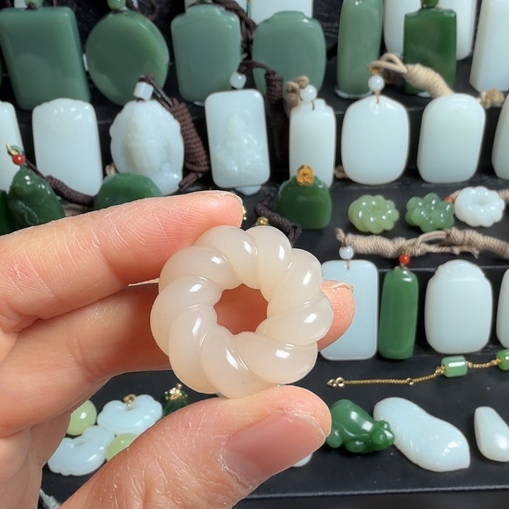 和田玉（糖玉）未镶嵌颈饰