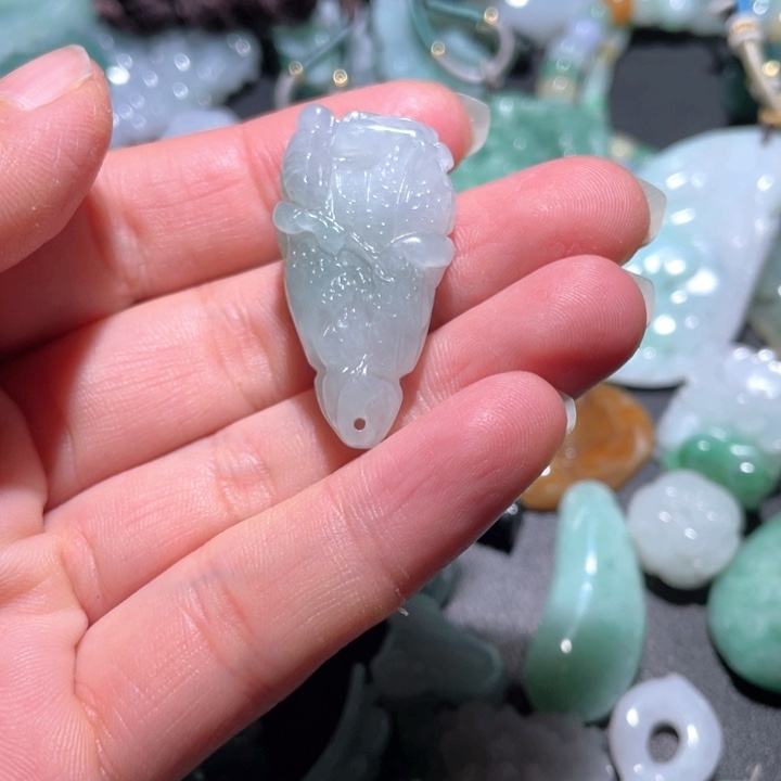 【闪购商品】翡翠颈饰未镶嵌天然翡翠