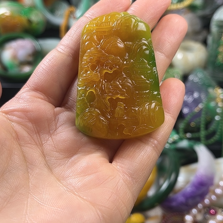 郭***壁翡翠未镶嵌颈饰翡翠未镶嵌颈饰