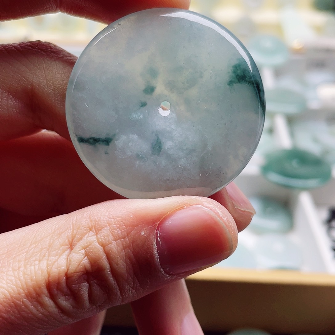 翡翠颈饰未镶嵌天然翡翠