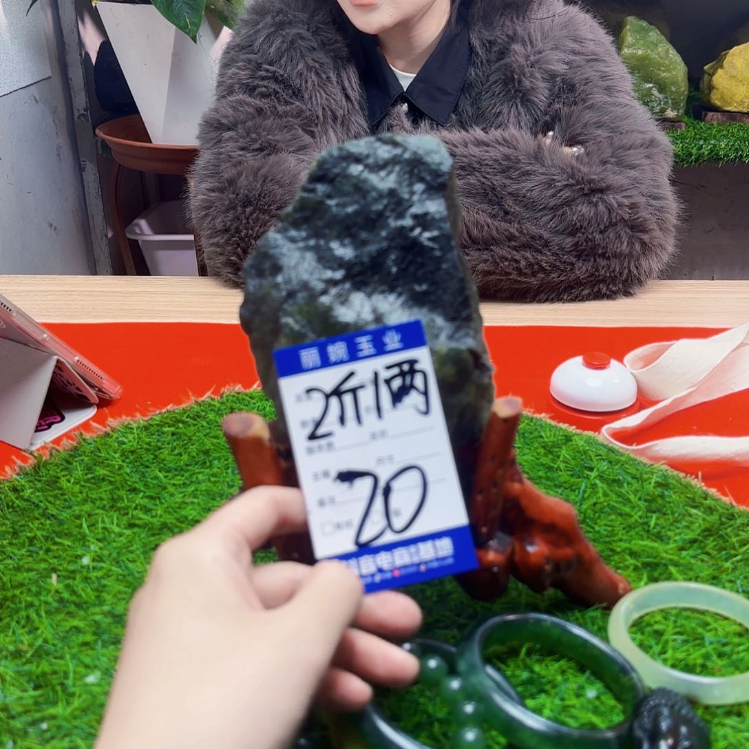 蛇纹石玉岫玉原石未镶嵌虚**J