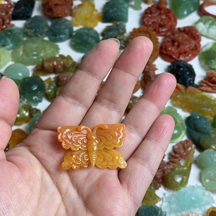 蛇纹石玉颈饰未镶嵌