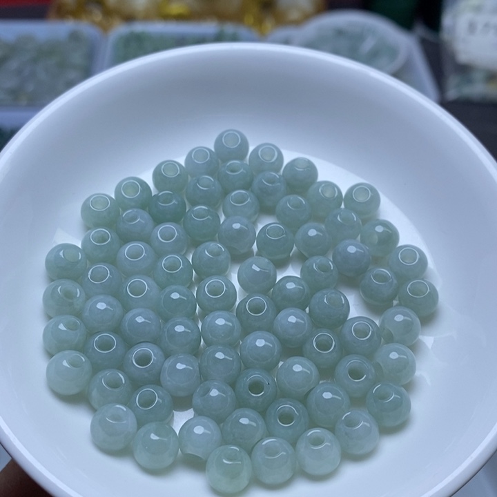 翡翠未镶嵌手链卡7.3冰豆绿大孔珠60个