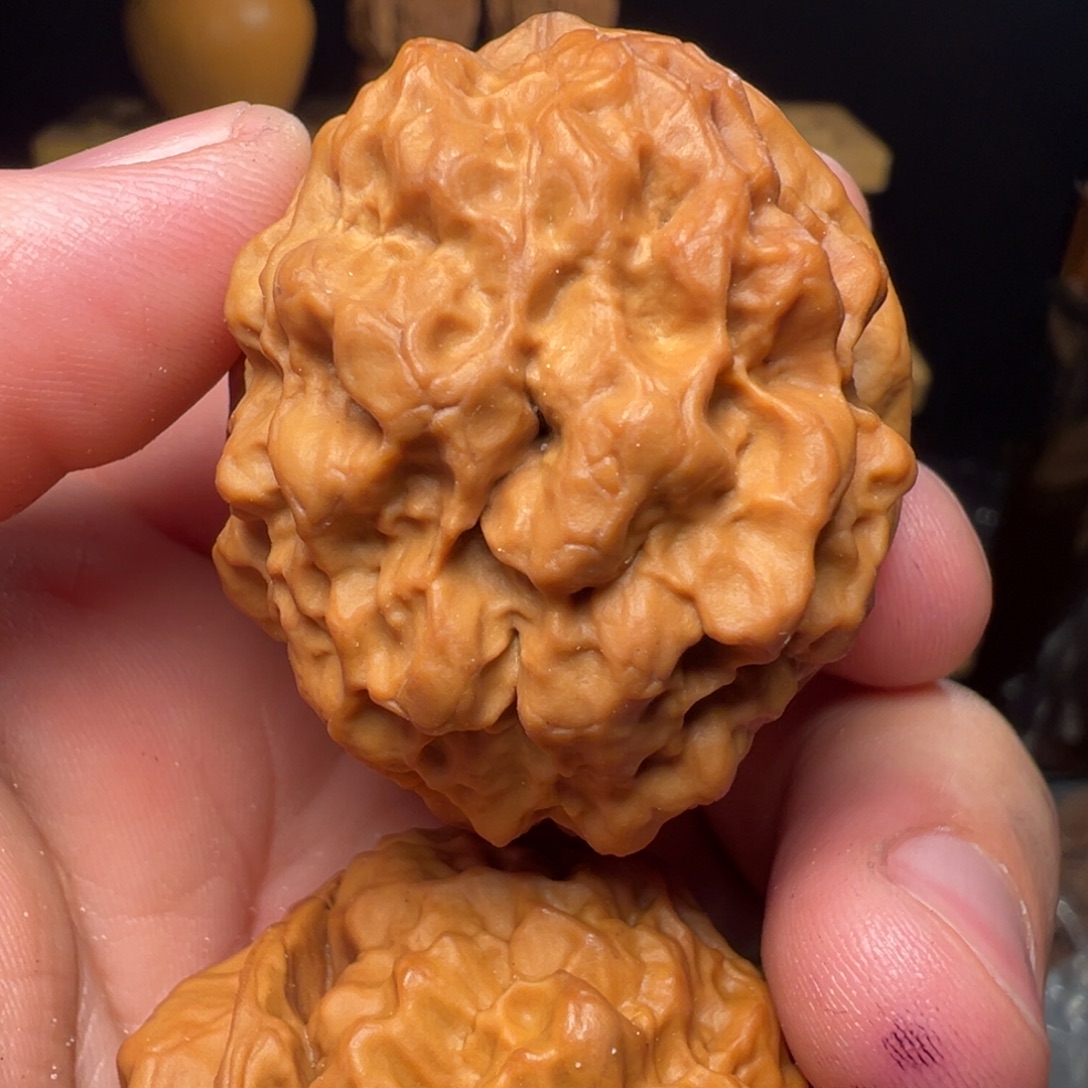 文玩核桃吊坠珍珠纹绣球40mm