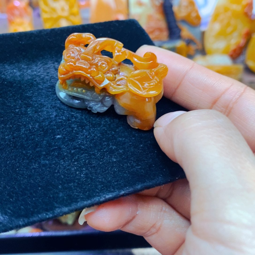 未镶嵌石英质玉（黄龙玉）吊坠(不含链)