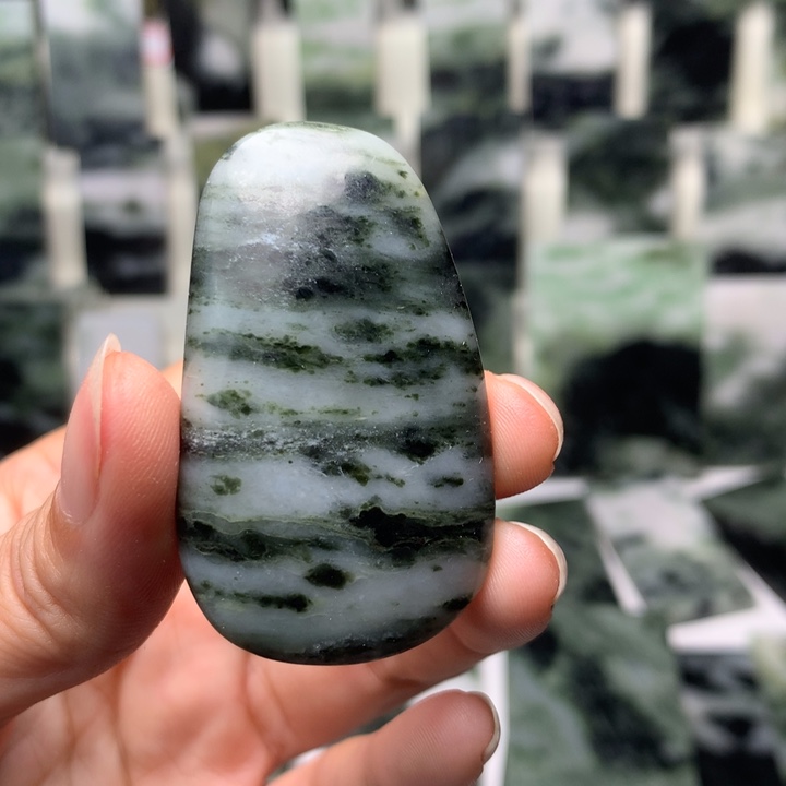 独山玉颈饰未镶嵌