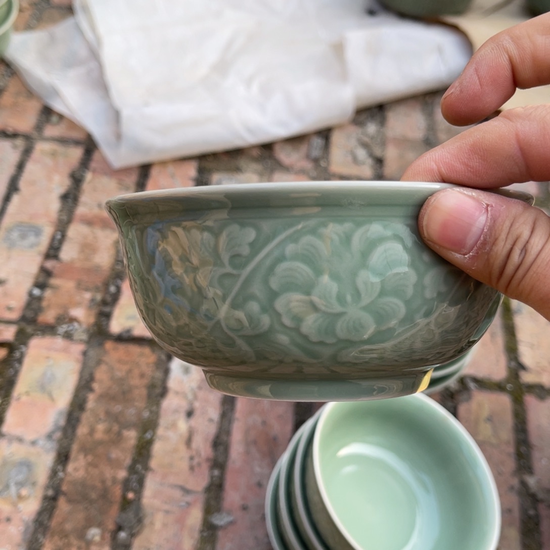 微瑕青釉老款5.5英寸低牡丹碗1只