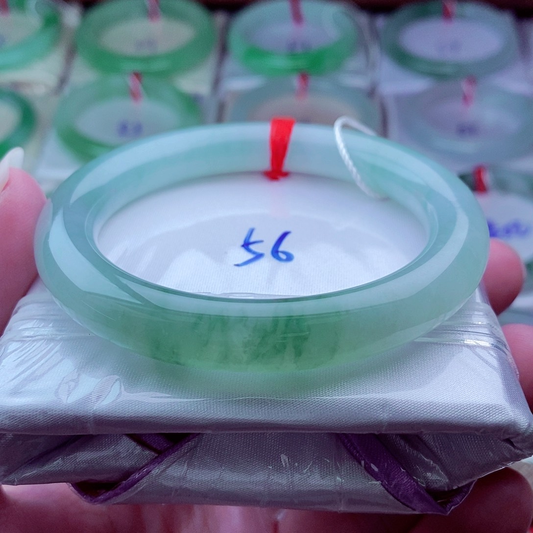 翡翠未镶嵌手镯（圆镯）430灵动飘逸冰透冰胶起光