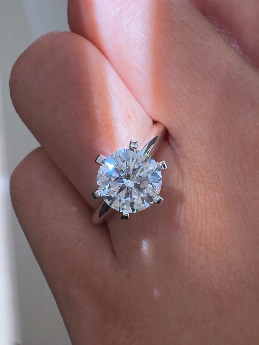 主石GIA证书1.00克拉 H VS2 VG  N经典六爪圆形钻戒