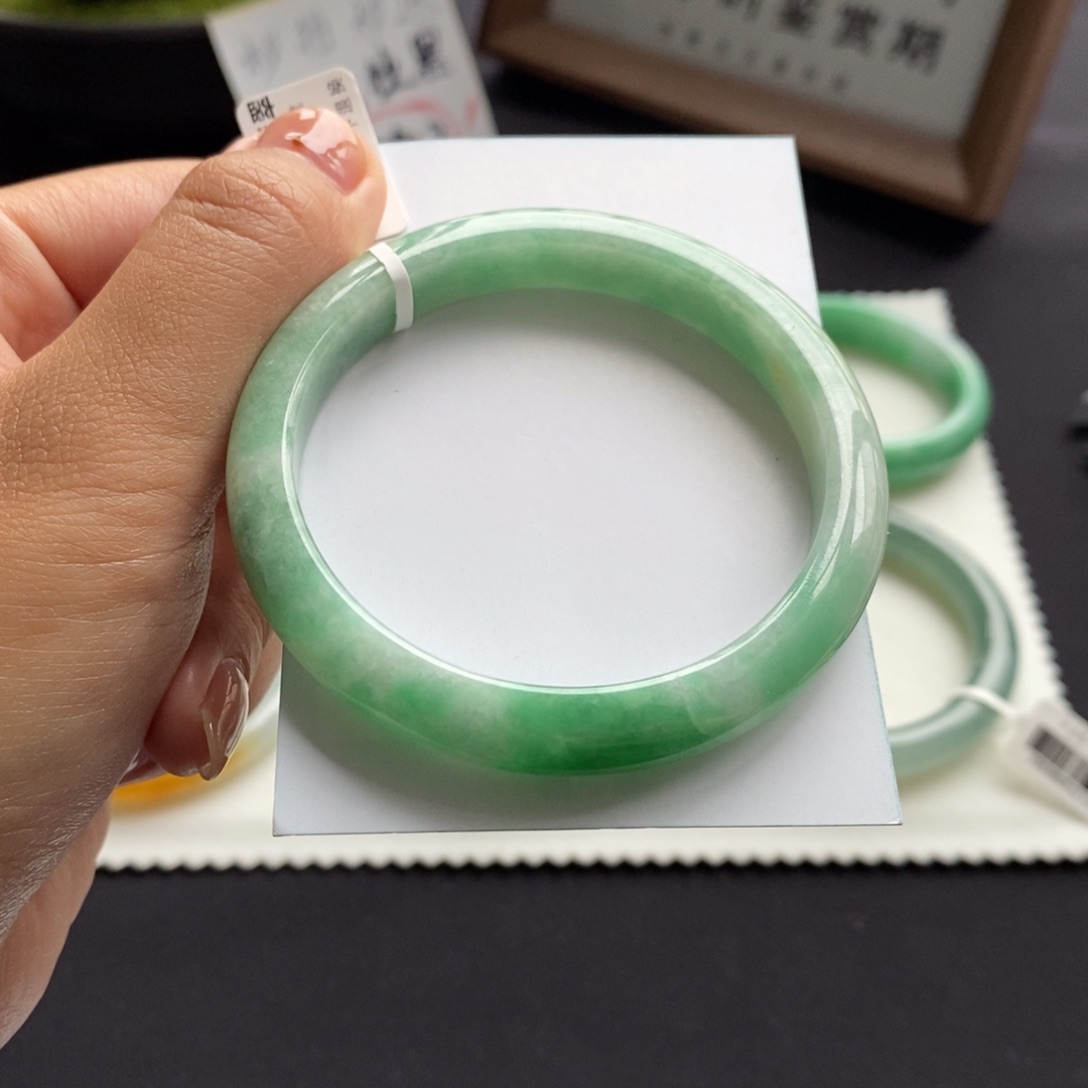 翡翠未镶嵌手镯翡翠