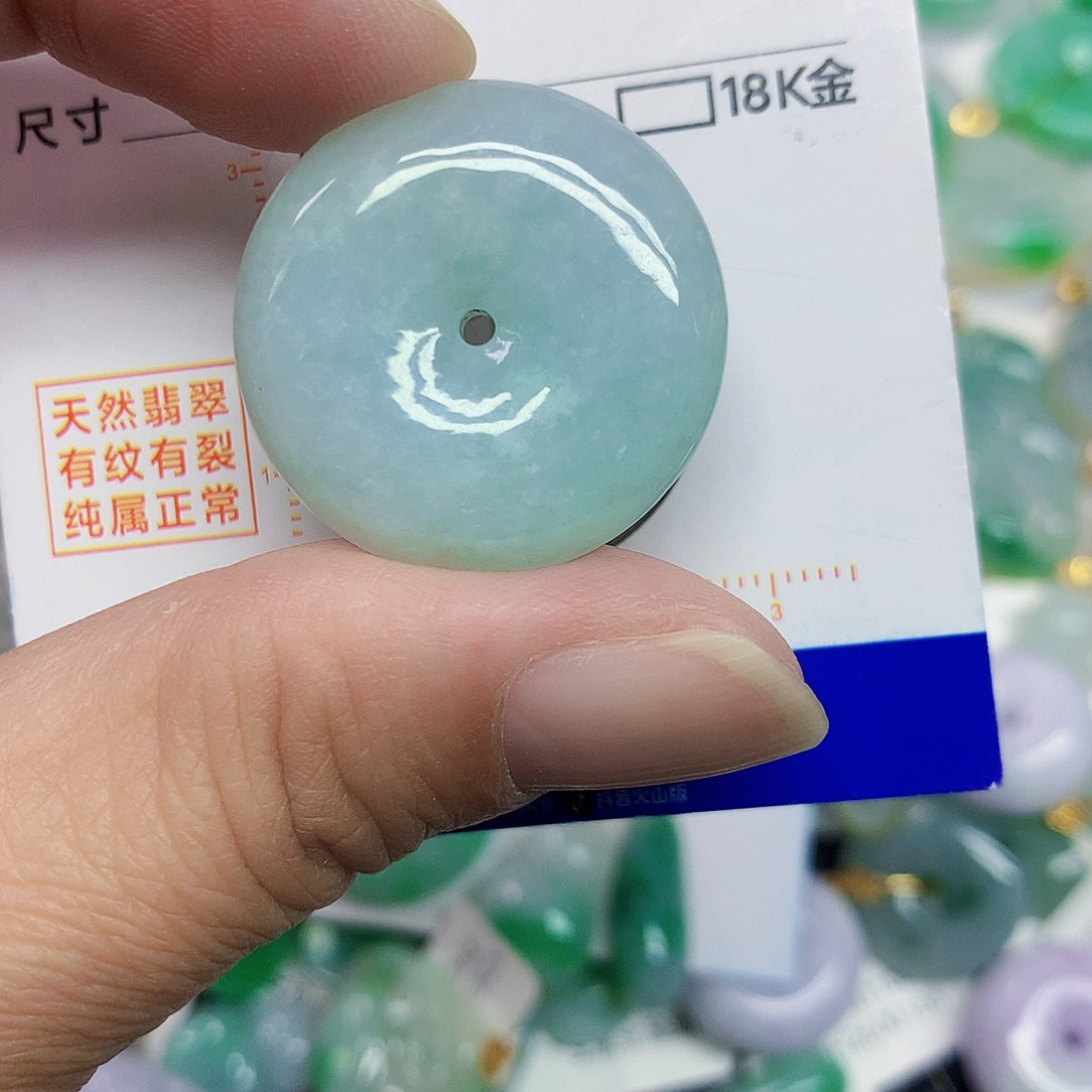 翡翠未镶嵌颈饰平安扣