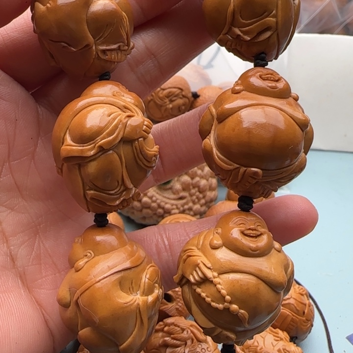 橄榄核手串红*雕刻工艺