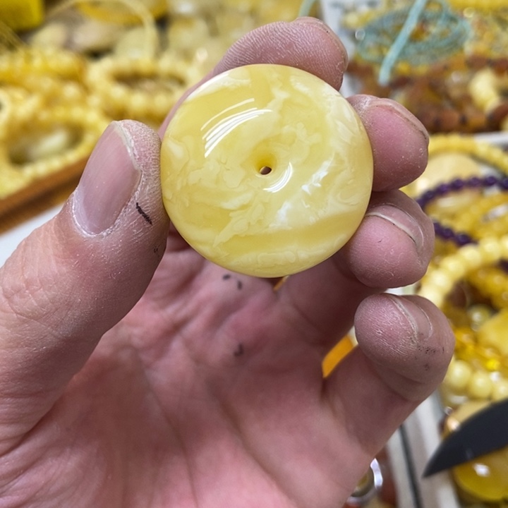 蜜蜡未镶嵌裸石吊坠