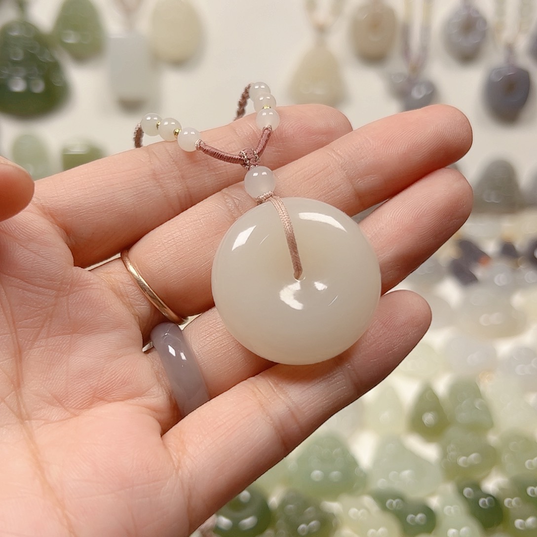 颈饰未镶嵌和田玉濛****房