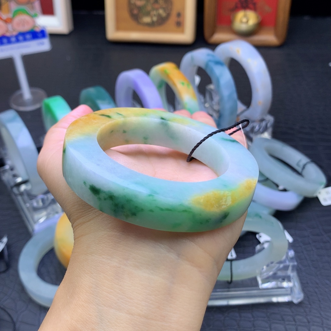 定制翡翠未镶嵌翡翠手镯