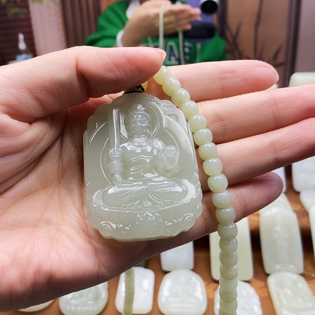 颈饰未镶嵌和田玉真**金
