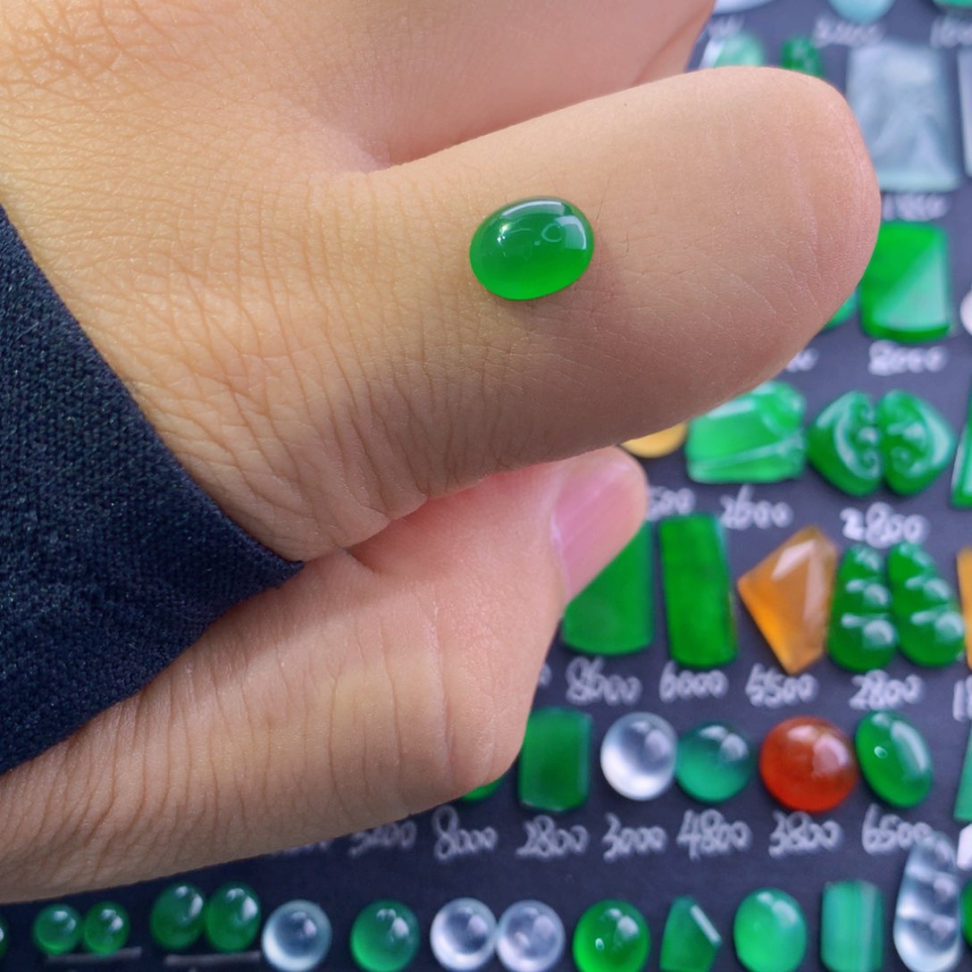 翡翠未镶嵌颈饰绿蛋