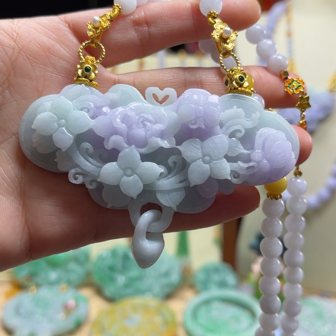 翡翠颈饰未镶嵌天然翡翠