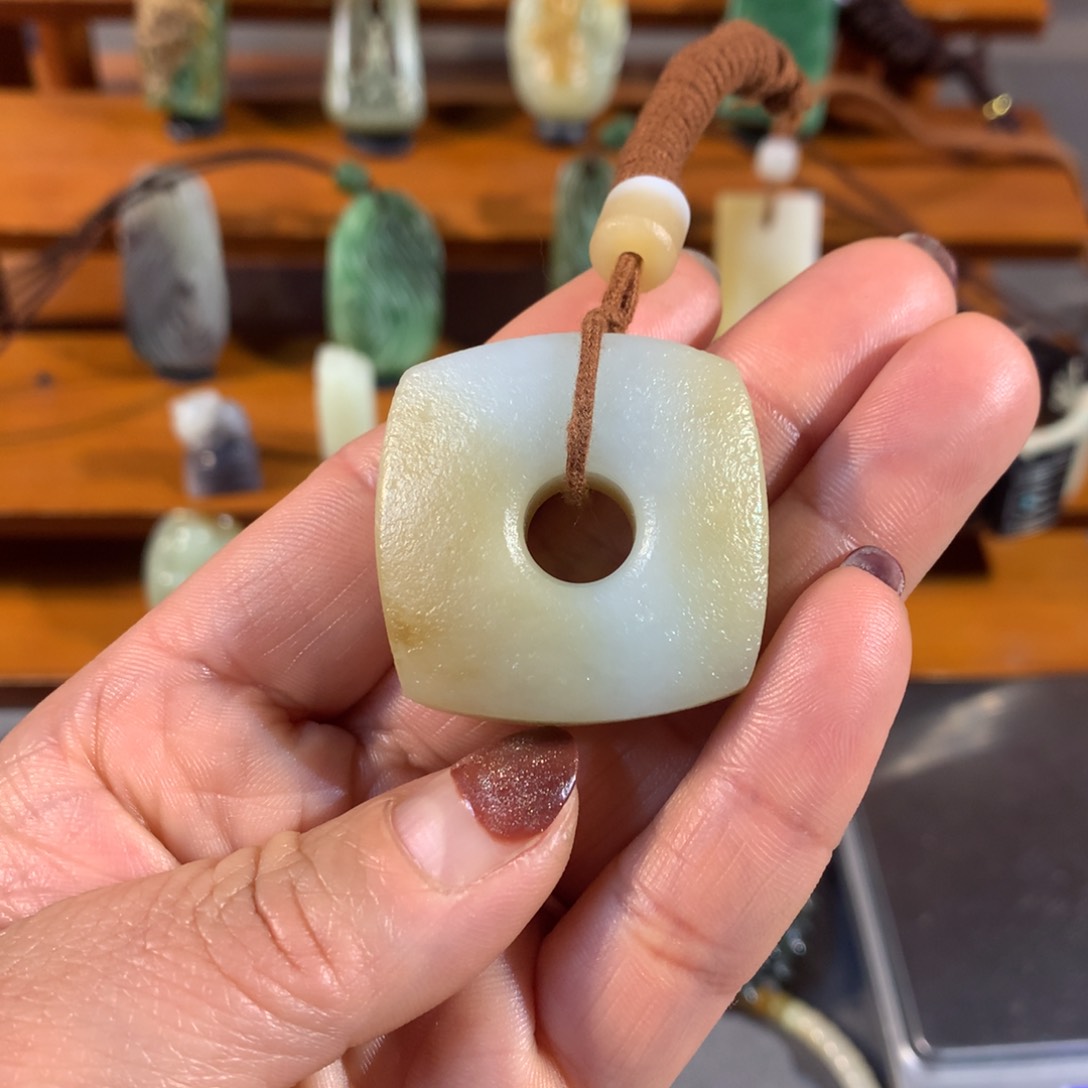 和田玉（糖玉）颈饰未镶嵌木***点