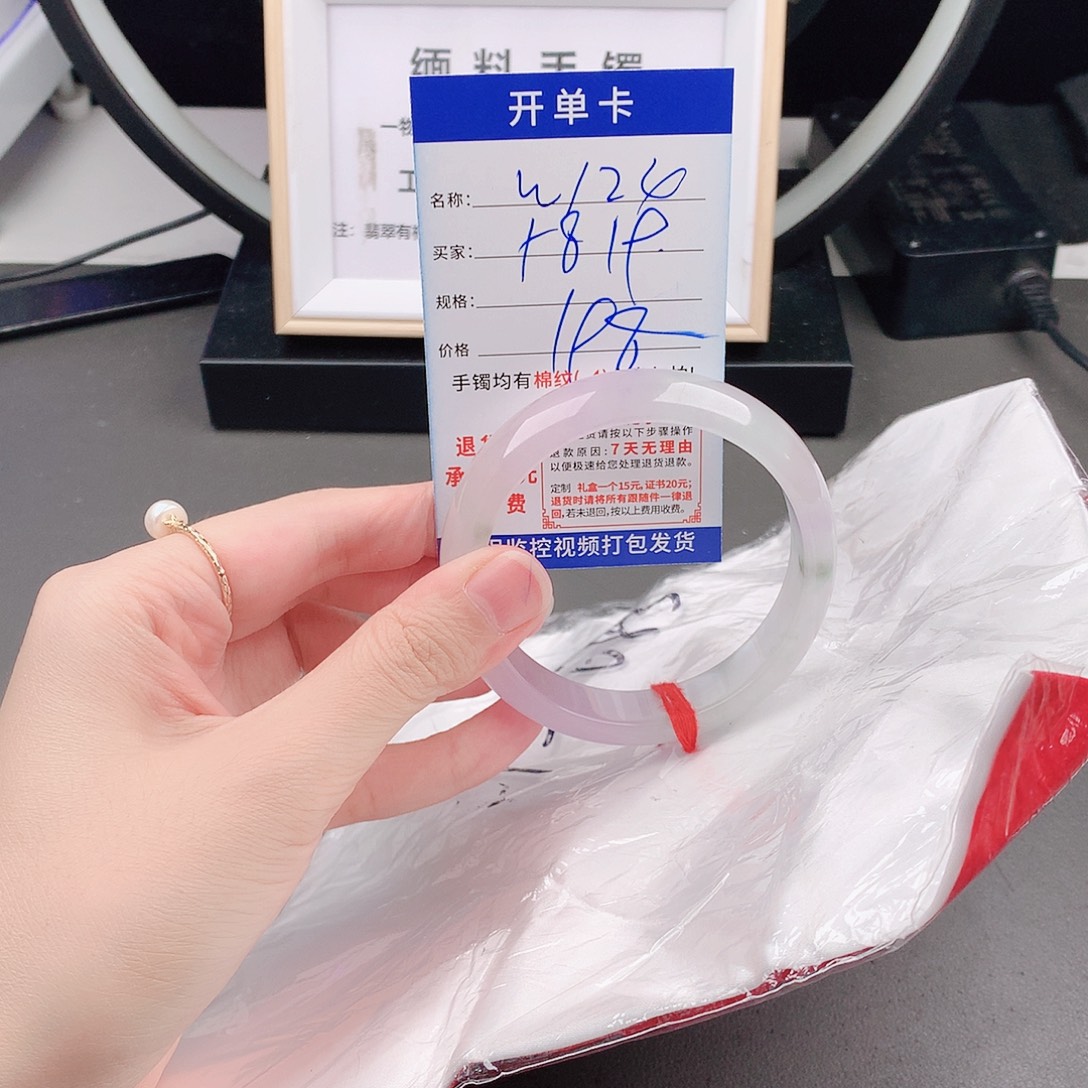 手镯以实物为准W124