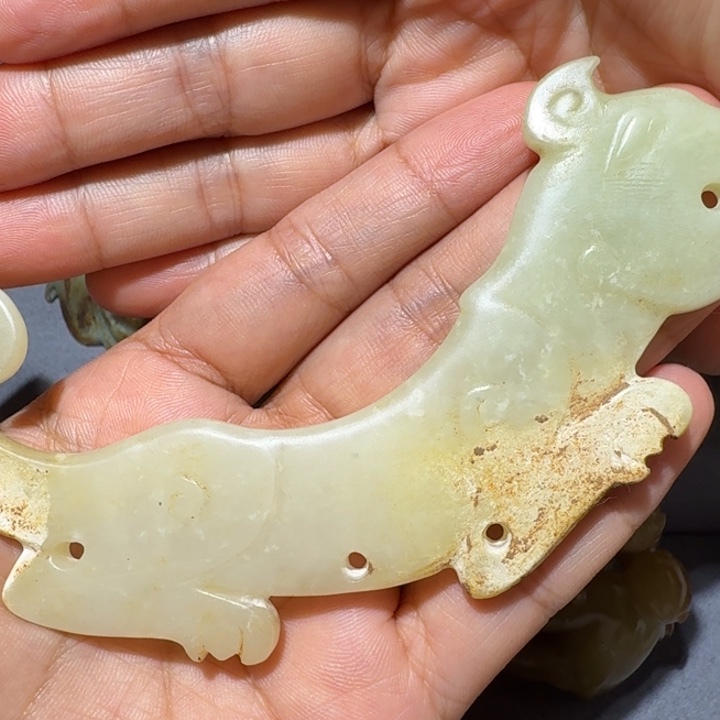 低***人和田玉未镶嵌挂件