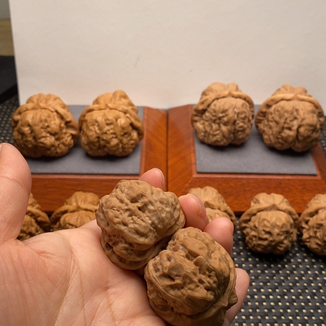 ****芽文玩核桃把件全品白茬边35左右