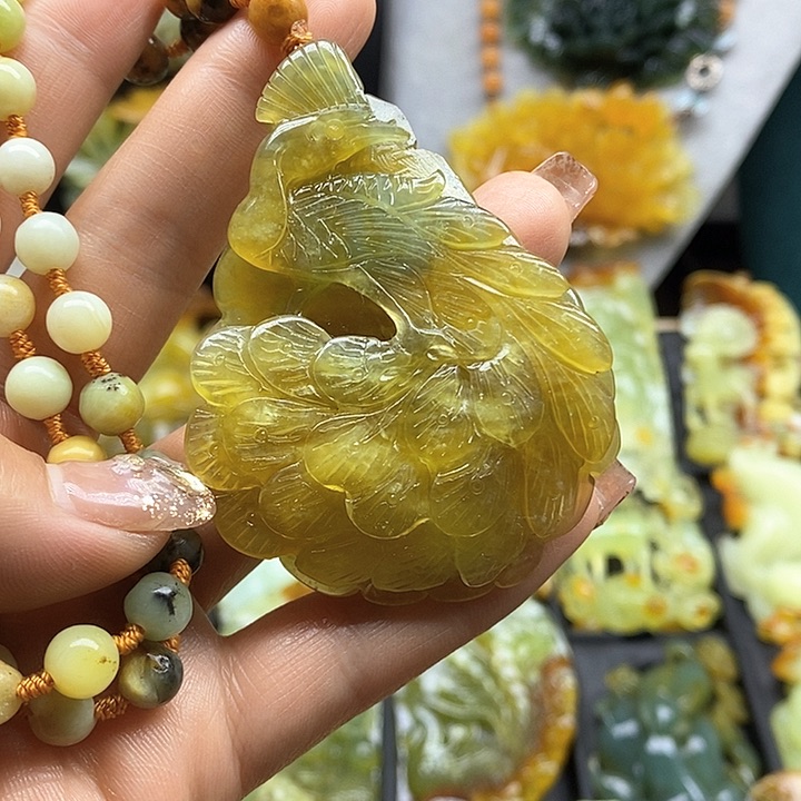 蛇纹石玉挂件未镶嵌