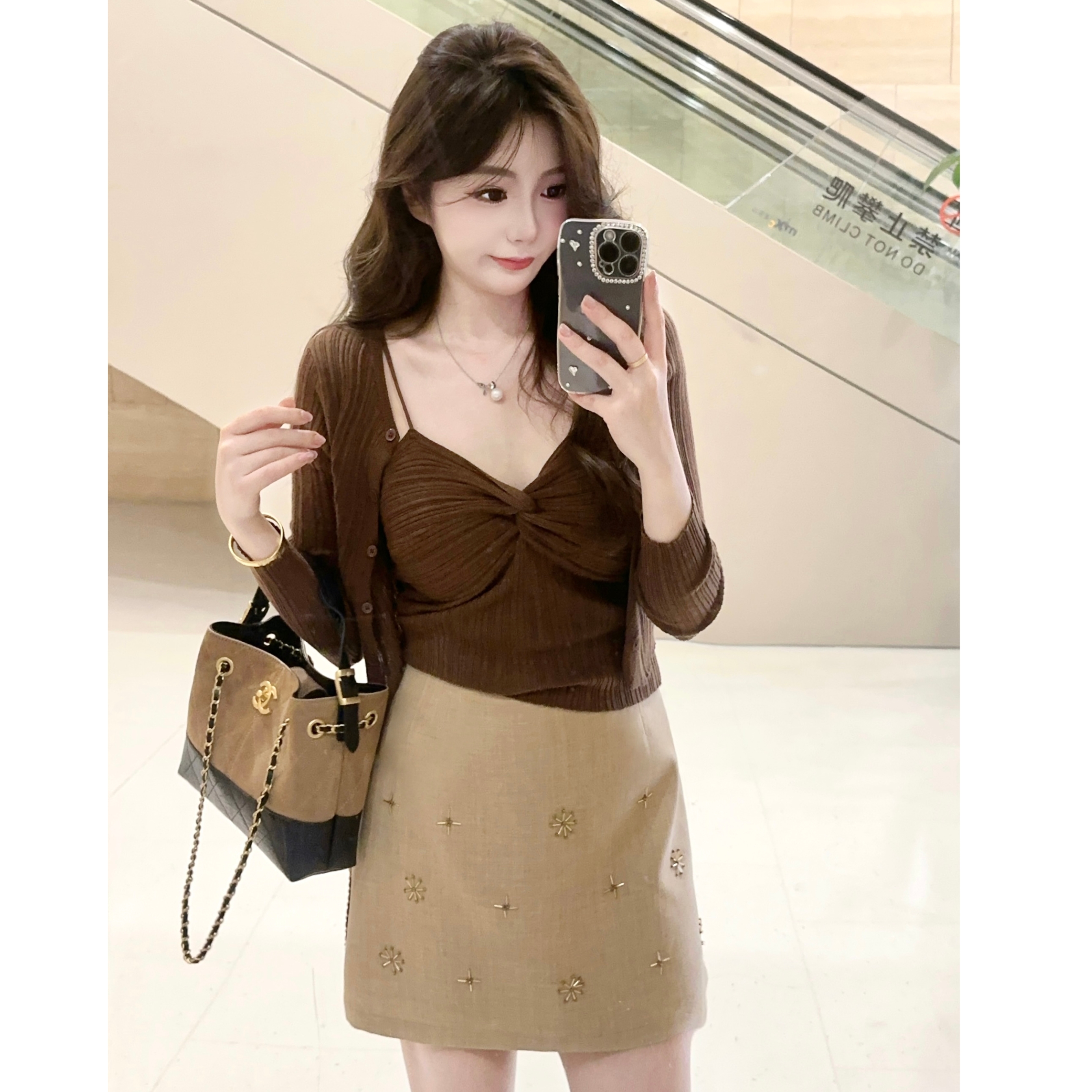 橘子-Mu琥珀扭结设计针织吊带+开衫WPWGN00116+卡其色半裙WP9994